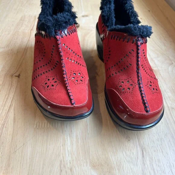 Jambu Womens Decorative Red Suede Black Fur Trim Shoes Sz 7 1/2 - Picture 2 of 9